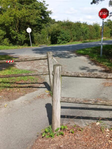 Chicanes en bois sur piste cyclable , Terres de Montaigu